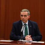 Colombia propone un nuevo impuesto a la producción de cerveza en su ley de rescate fiscal 3 El ministro de Hacienda de Colombia, Miguel Gómez, que propone un nuevo impuesto a la cerveza