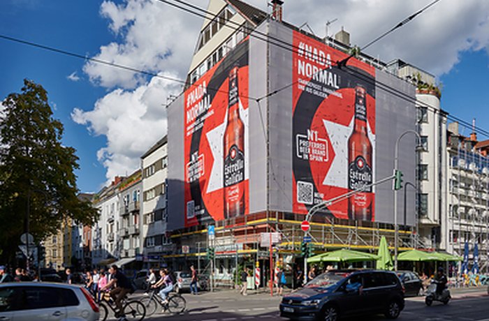 Publicidad de Estrella Galicia en las calles de Alemania, donde Hijos de Rivera abre una filial propia