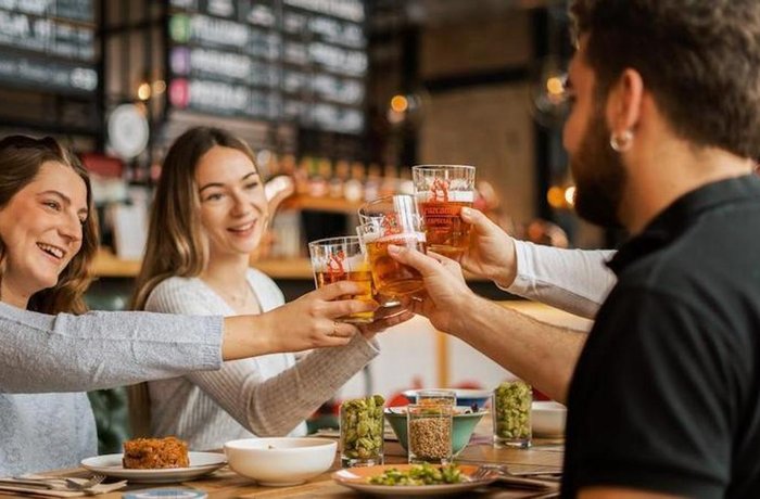 El bar es la principal red social para el 81% de los españoles, según un informe de Heineken 4 Terraza de un bar en España, protagonista del informe de Heineken sobre el futuro de los bares en Europa