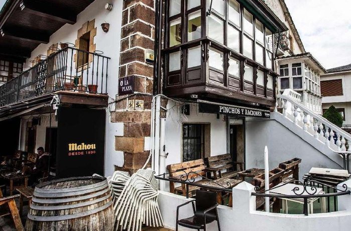 Hacienda gana a Mahou un pleito de 8,7 millones por el IVA de los vasos que regala a los bares 5 Bar con un cartel de Mahou, cervecera que perdió ante Hacienda el pleito por el IVA de los vasos regalados a la hostelería