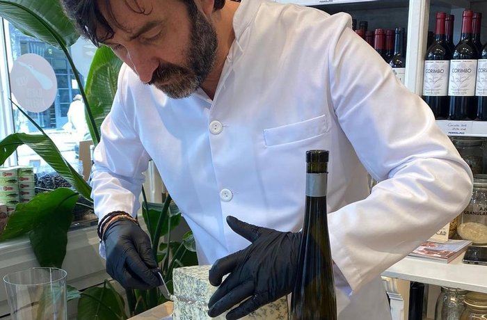 Sidra de hielo de Asturias maridada con productos asturianos, ya amparada por la DOP