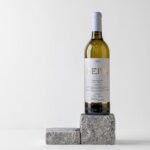 Botella de Deiva, el primer vino blanco español de Vega Sicilia, un albariño de Rías Baixas